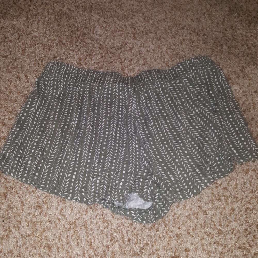 HOLLISTER SHORTS - Picture 3 of 3